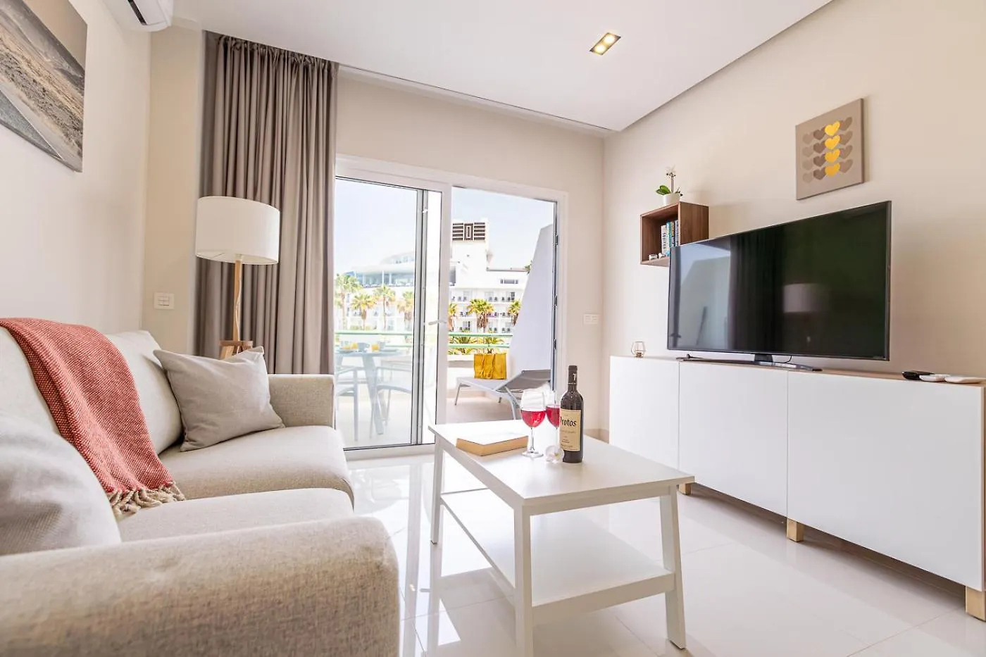 Apartment In Beachfront Complex In El Duque Area, Costa Adeje